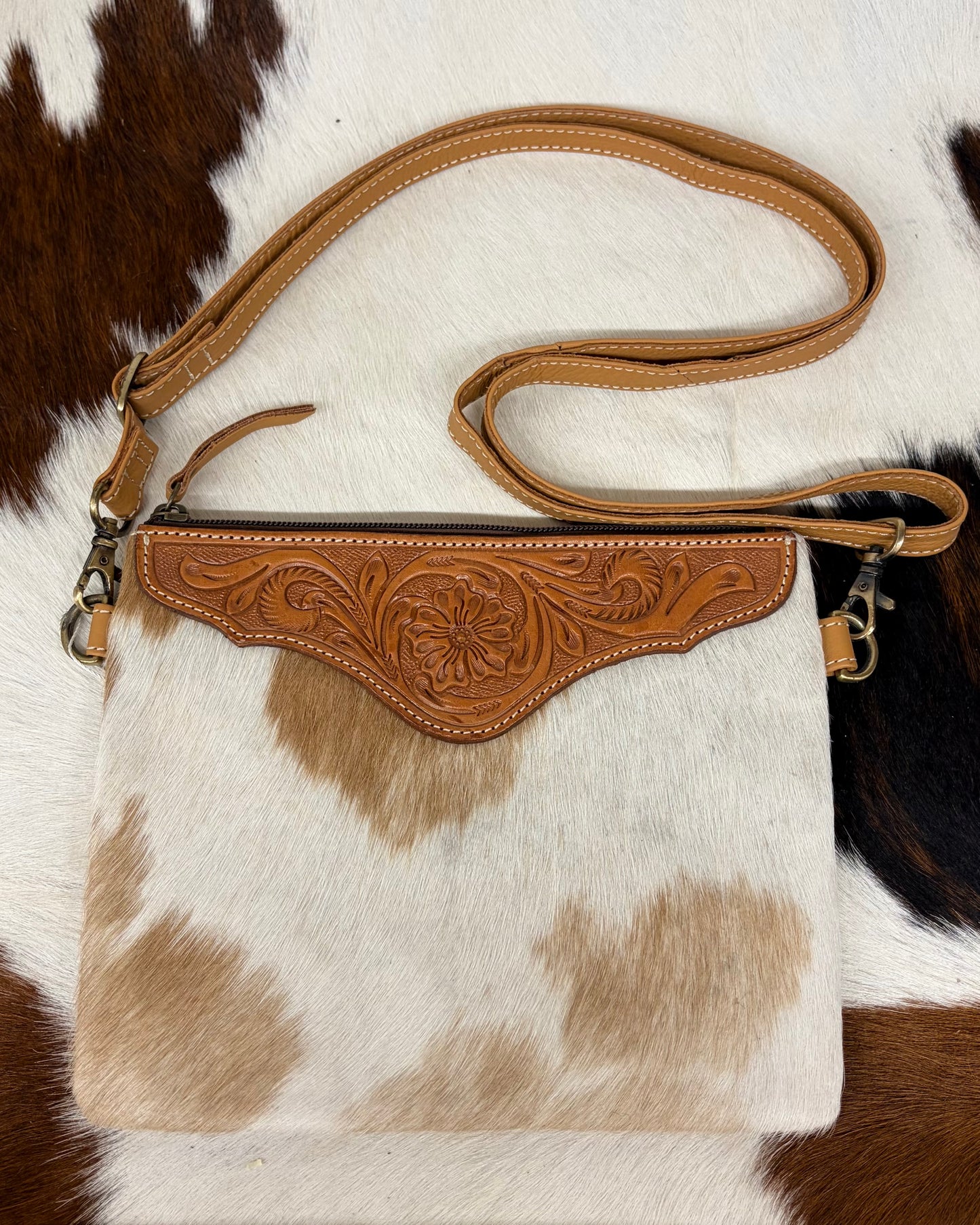 Dodge City Cowhide Bag - Tan